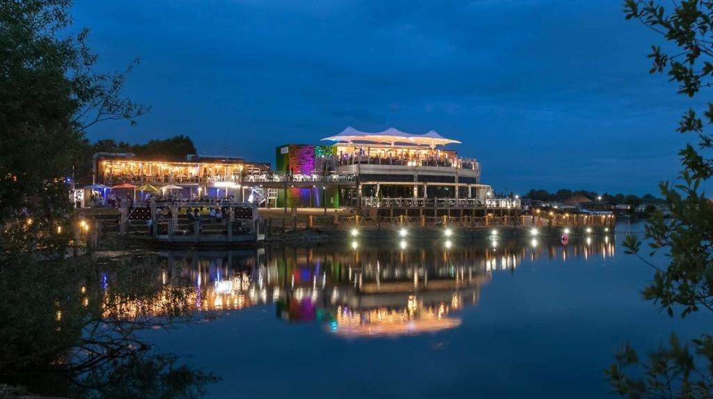 Luamar Holidays- Tattershall Lakes - Lancaster Crescent Hotel Exterior photo